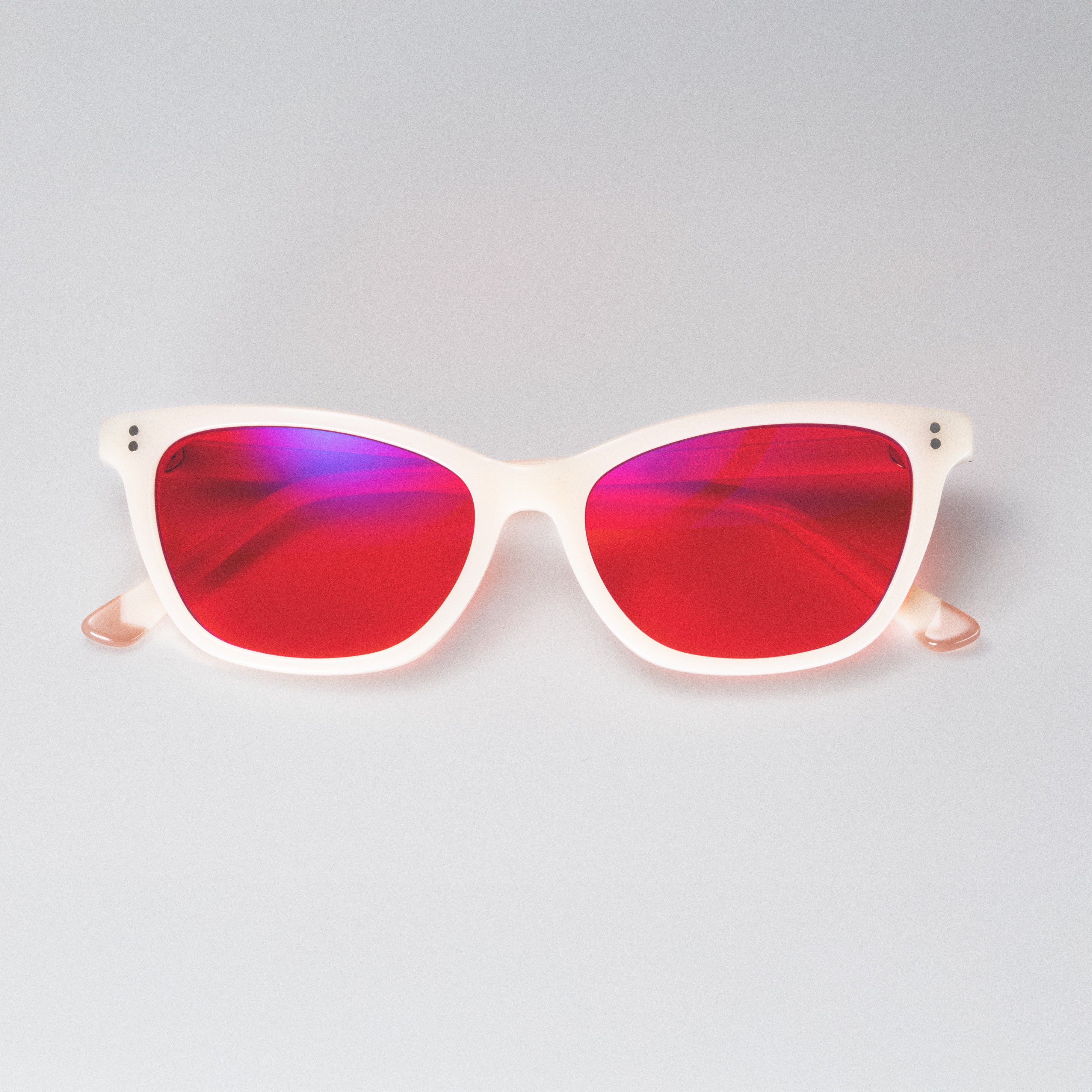 Supernova V207 / Marfil / Lente roja